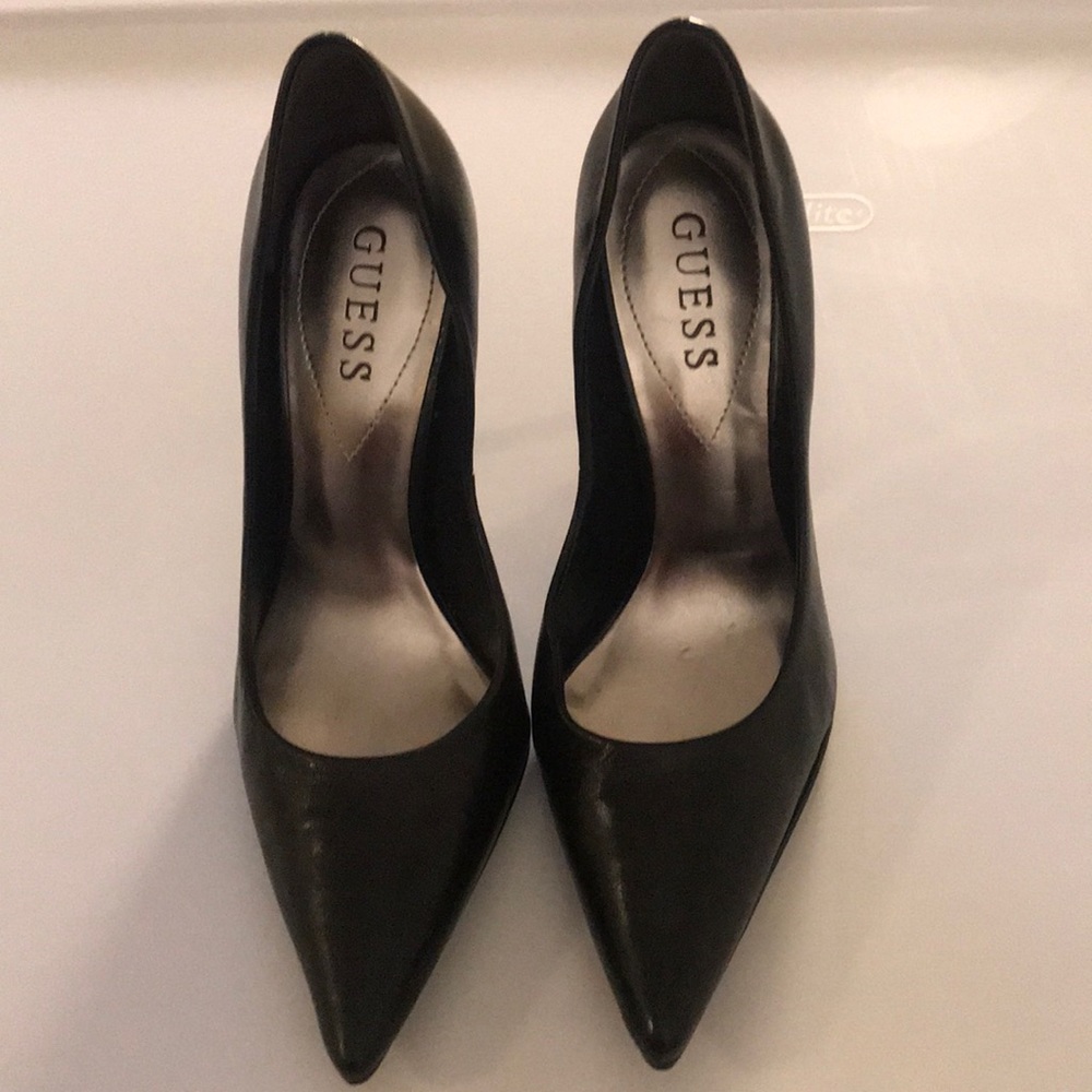 Guess Classic Pumps